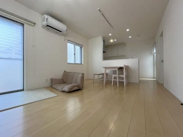 Modern 3LDK House with Excellent Amenities - Photo 1