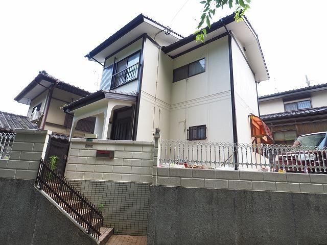 Fully Renovated 4LDK House with Modern Amenities - Photo 1
