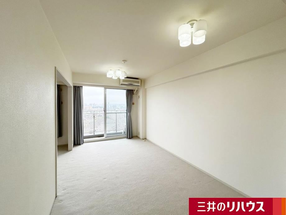 Stylish 1LDK Apartment in Kitane - Photo 1