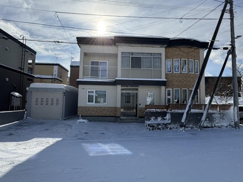 Spacious 6LDK Home on a Quiet Corner Lot in Kiyota, Sapporo - Photo 1