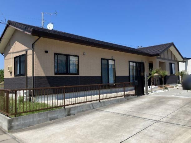 Ocean View House with 3-Car Garage in Usui - Photo 1
