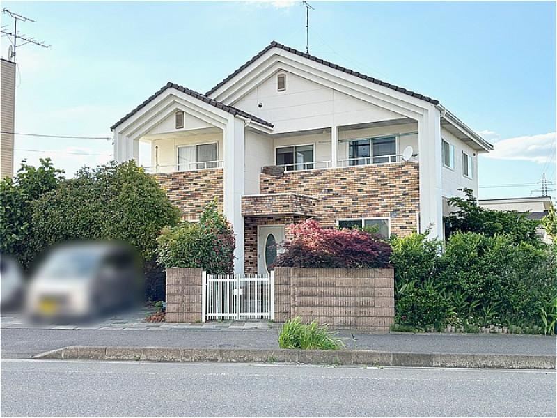 Well-Designed 5SLDK Home in Hiwada with Ample Storage - Photo 1