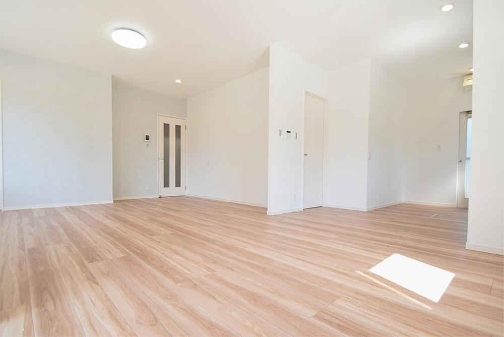 Fully Renovated Home with New Fixtures in Ichinomiya - Photo 1