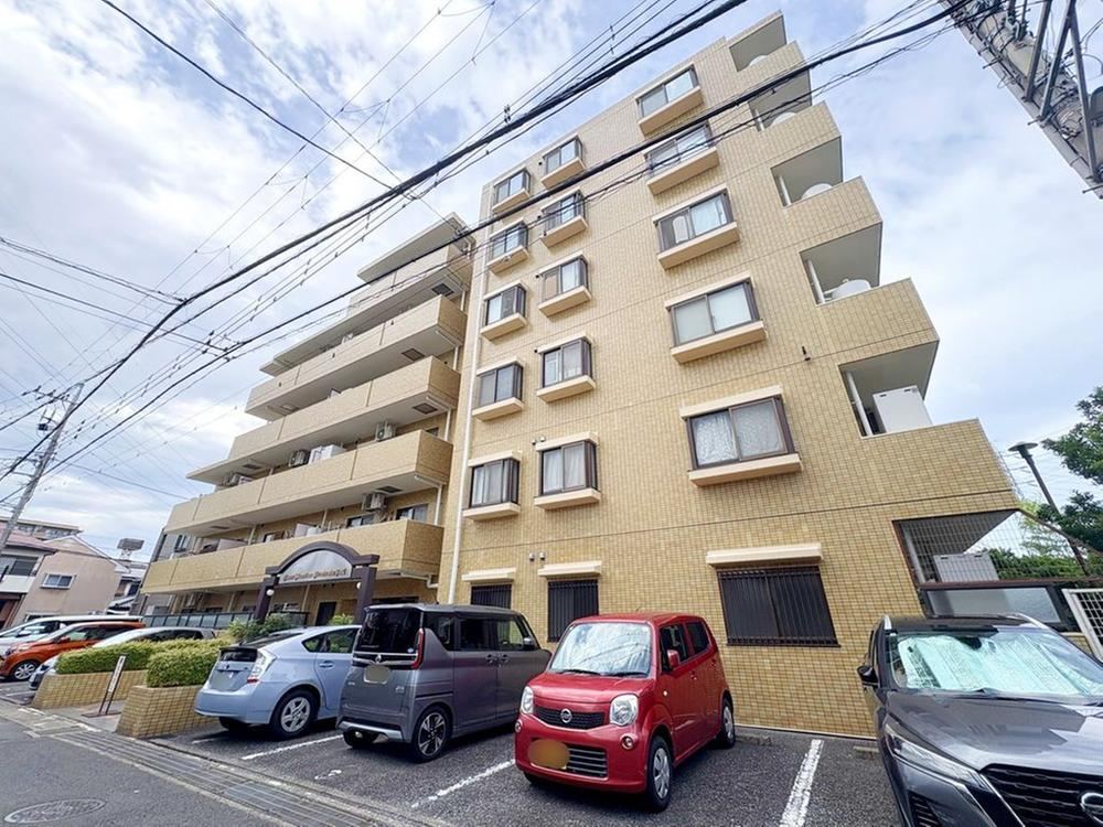 Comfortable 3LDK Apartment with Pet Policy in Hiratsuka - Photo 1