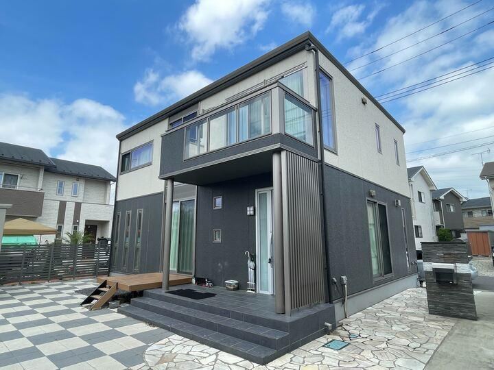 Eco-Friendly 3LDK+S House with Solar Power - Photo 1