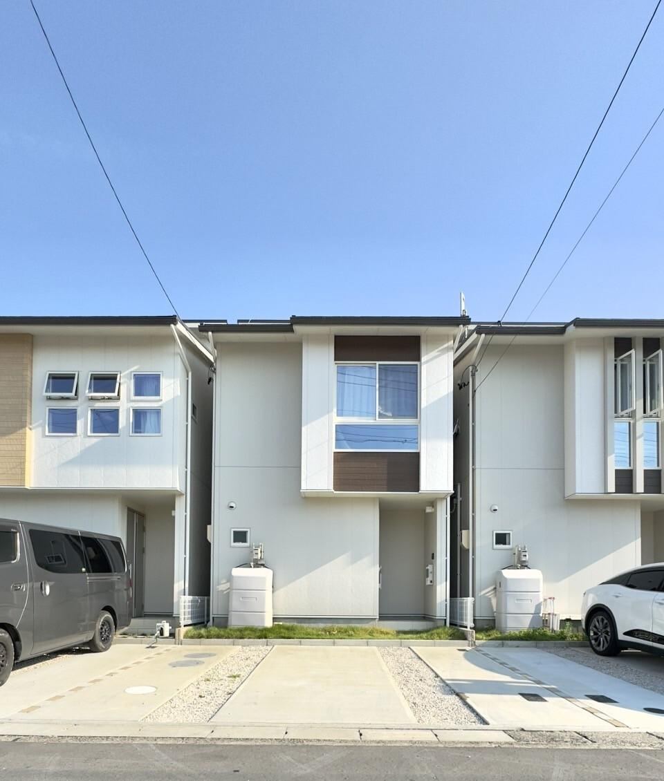Modern 3LDK House with Garden in Kitanaogoya - Photo 1