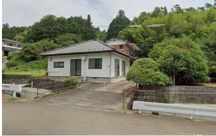 Serene Living Surrounded by Nature - Photo 1