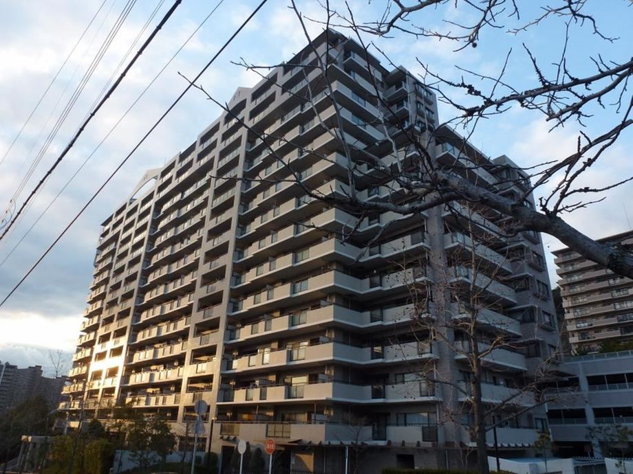 3LDK apartment in Takarazuka, Hyogo - Photo 1