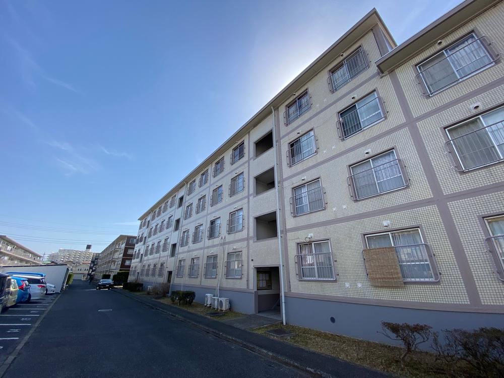 Renovated 3DK Apartment in Abiko - Photo 1