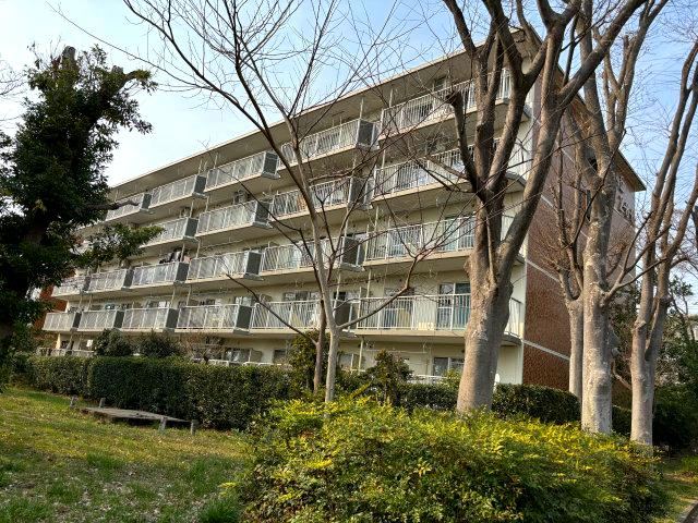 Bright 3LDK Apartment in Tama with Renovation Completed - Photo 1
