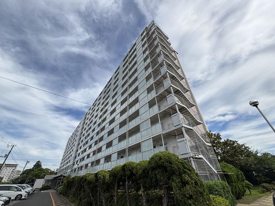 Top-Floor 3LDK Apartment in Tsudanuma, Narashino - Photo 1