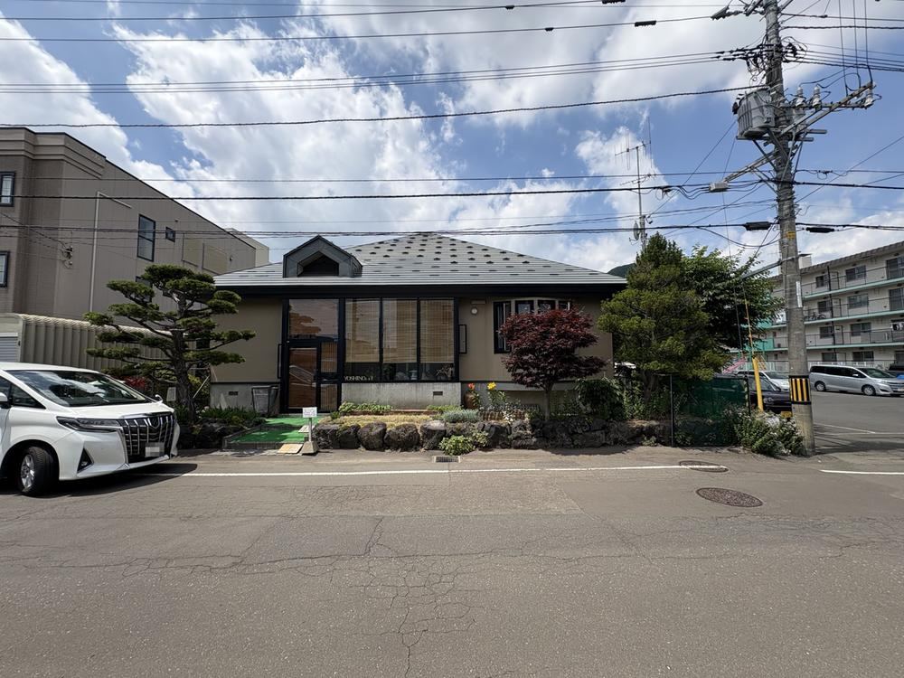 4LDK house in Minami Ward, Sapporo, Hokkaido - Photo 1