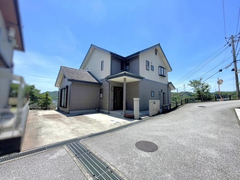Spacious 4LDK Home with Generous Living Room - Photo 1