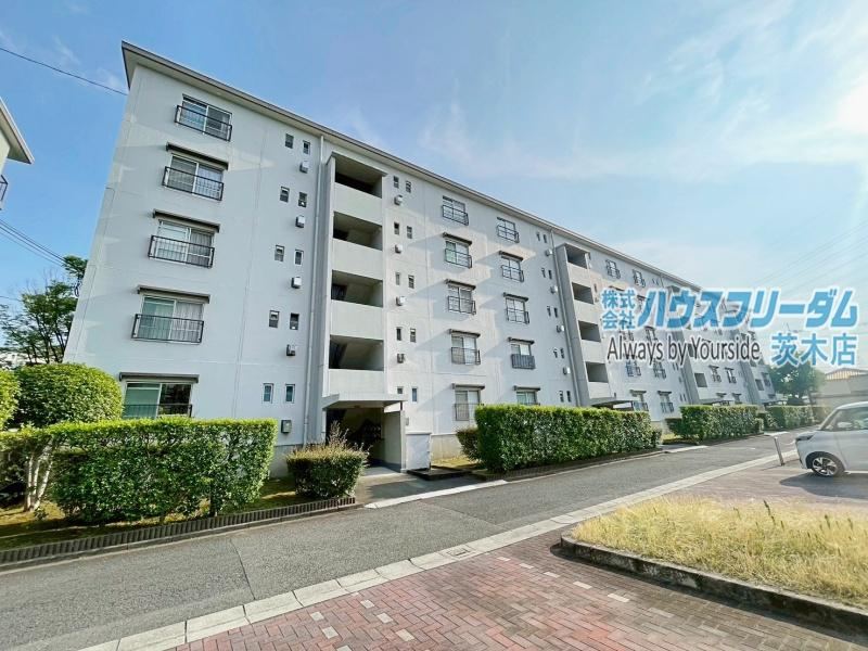2DK apartment in Takatsuki, Osaka - Photo 1