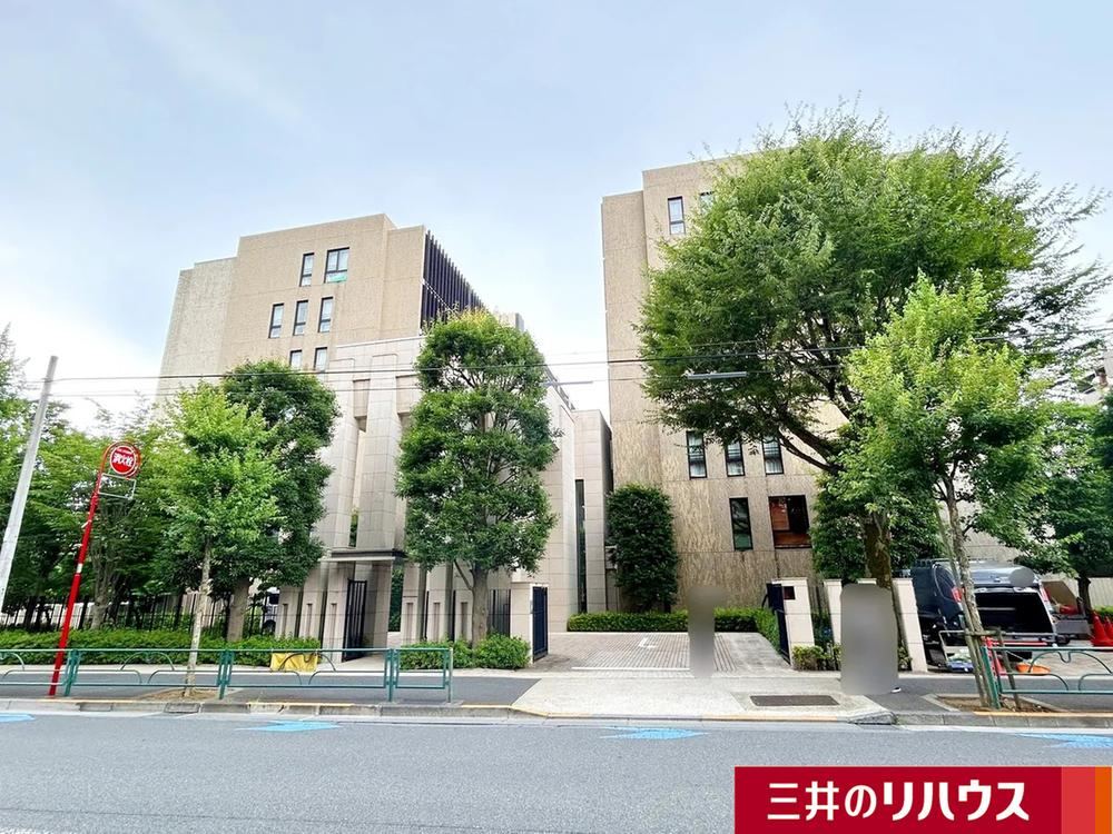 Modern 2LDK Apartment in Meguro - Photo 1