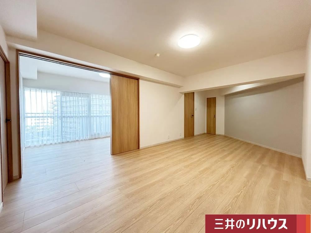 Spacious 3LDK+S Apartment in Kitamachi - Photo 1