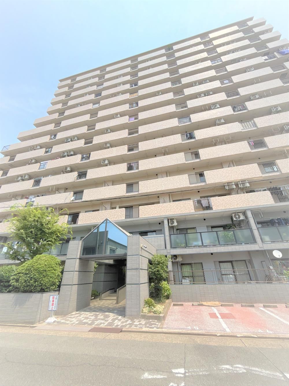 4LDK apartment in Minato Ward, Nagoya, Aichi - Photo 1