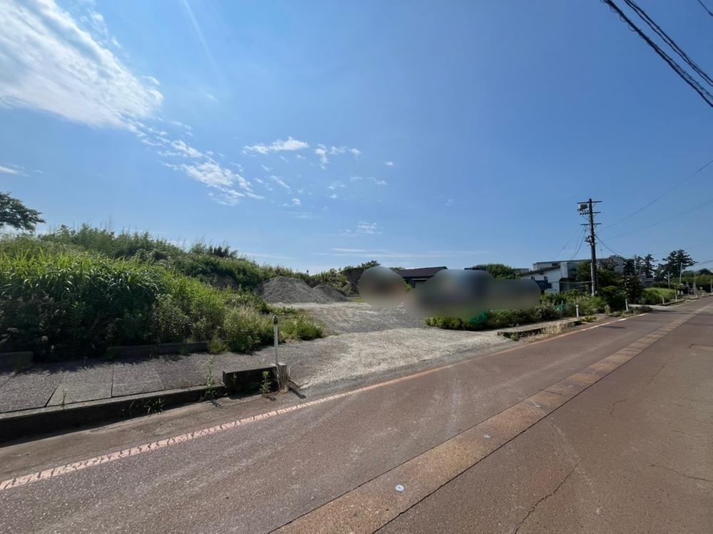 Spacious Land Ideal for Business in Niigata - Photo 1