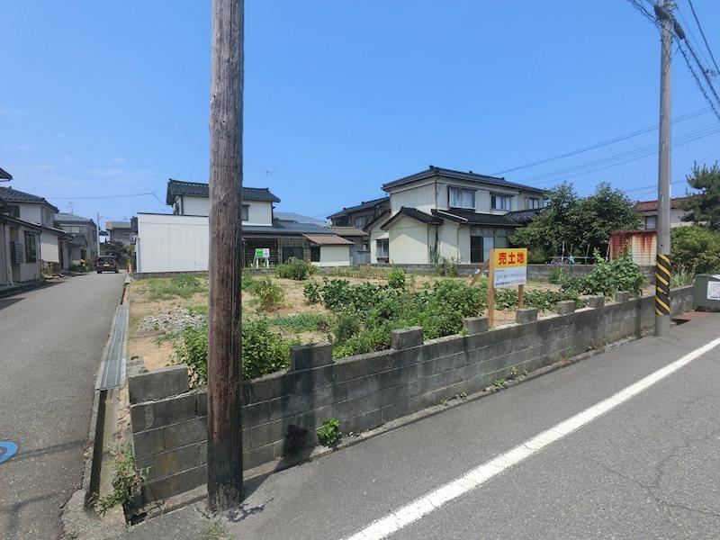 Corner Lot Land in Nagahama Town - Photo 1