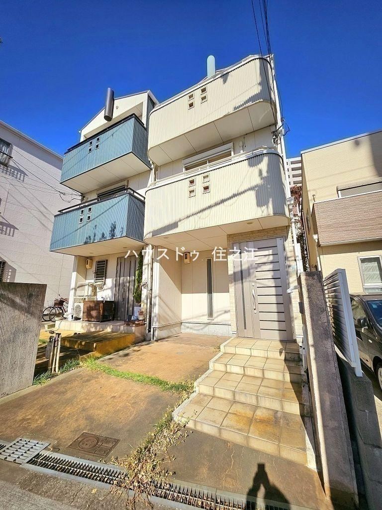 Bright 3LDK Home with Parking in Hirabayashi - Photo 1