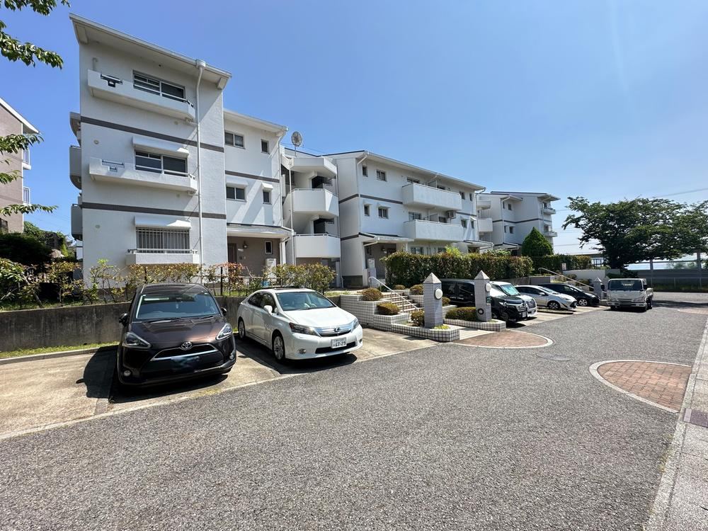 4LDK apartment in Tarumi Ward, Kobe, Hyogo - Photo 1