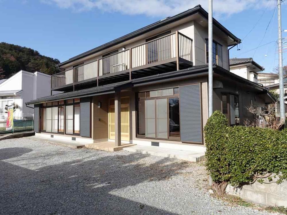 Renovated 6LDK Home with Garden in Yamashita - Photo 1