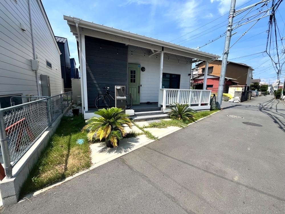 Charming 2LDK House in a Quiet Development - Photo 1