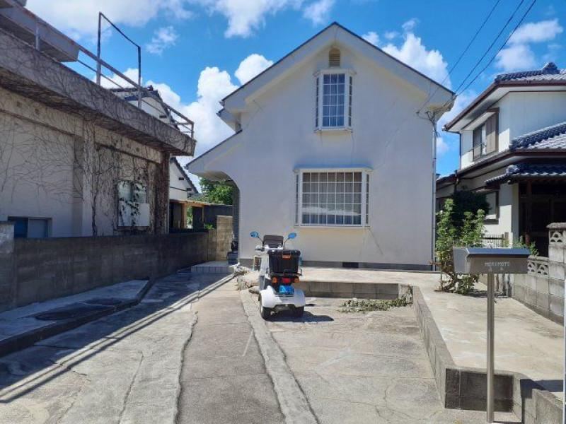 Charming 3DK House with High Ceilings in Naruto-cho - Photo 1