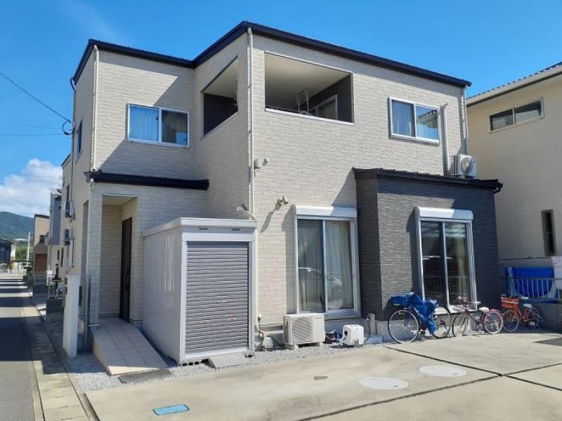 Contemporary 4LDK House on a Corner Lot in Aizumi-cho - Photo 1