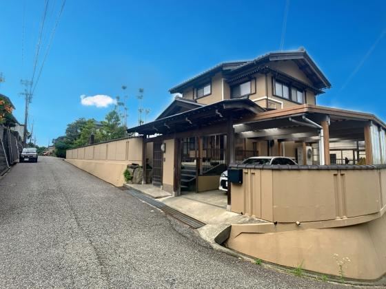 Charming 3LDK Home with Japanese Garden in Hyakusaka Town - Photo 1