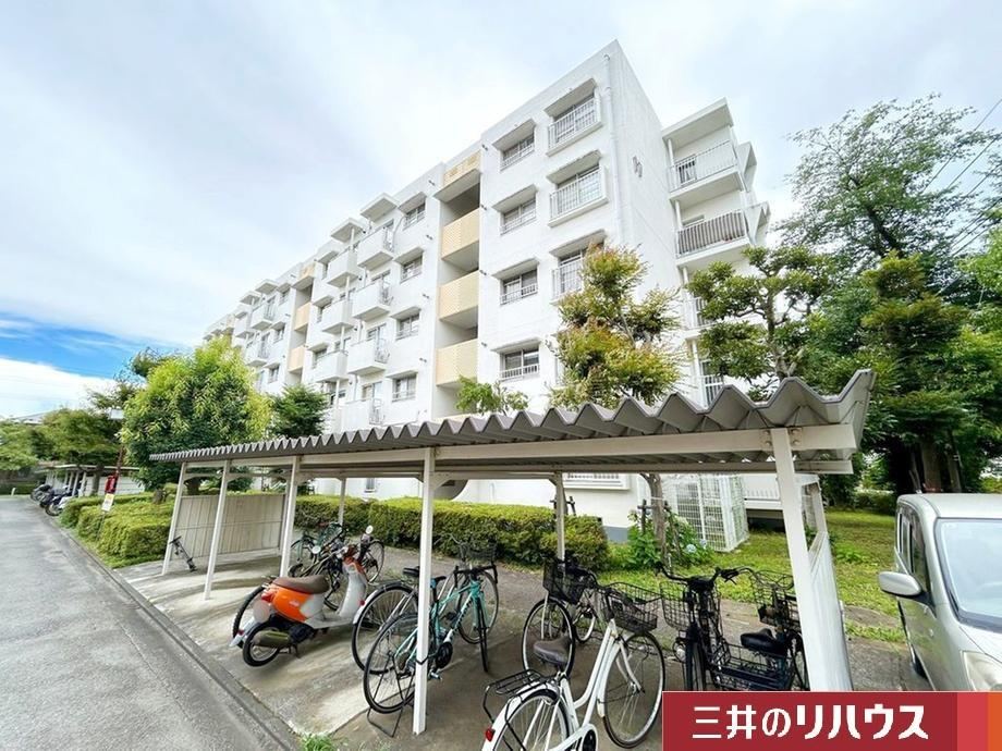 Spacious 2LDK Apartment in Ichibancho, Tachikawa - Photo 1