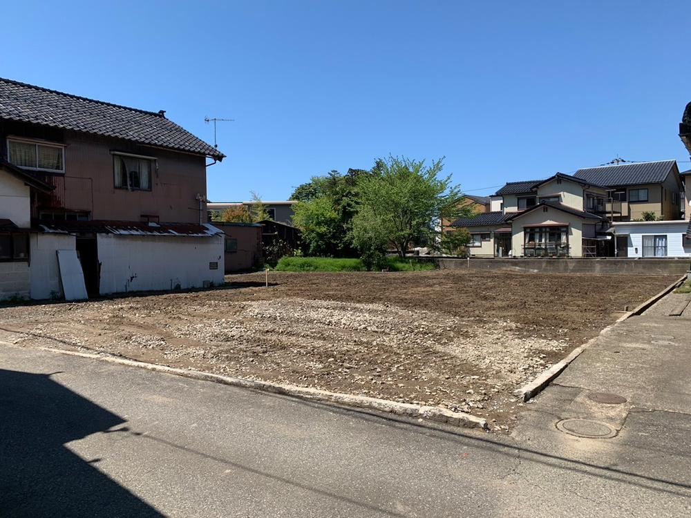 565 m² land in Kanazawa, Ishikawa - Photo 1