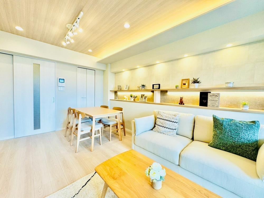 Renovated 3LDK Apartment Near Hon-Hatsune Station - Photo 1