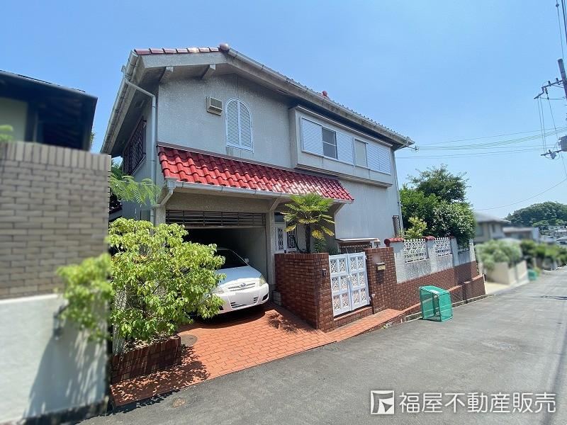 Elegant 5SLDK Home with Garden in Hirakata - Photo 1