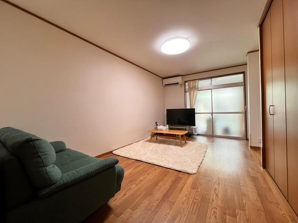 Charming 3LDK House with Attic Storage - Photo 1