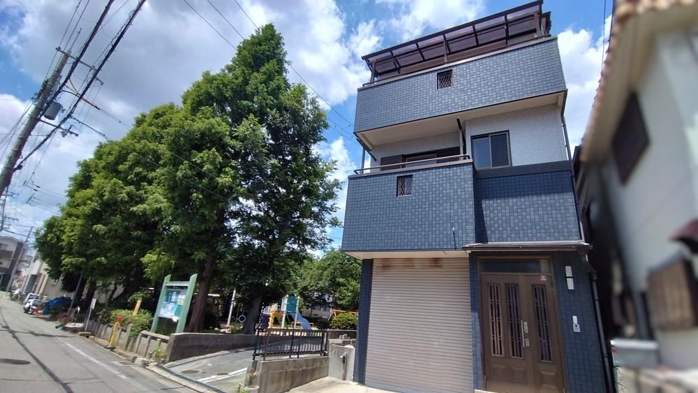 Renovated 4LDK Home with Southern Exposure in Amagasaki - Photo 1