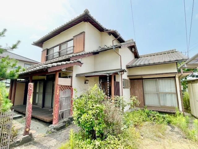6DK Detached House on a Southeast Corner Lot - Photo 1