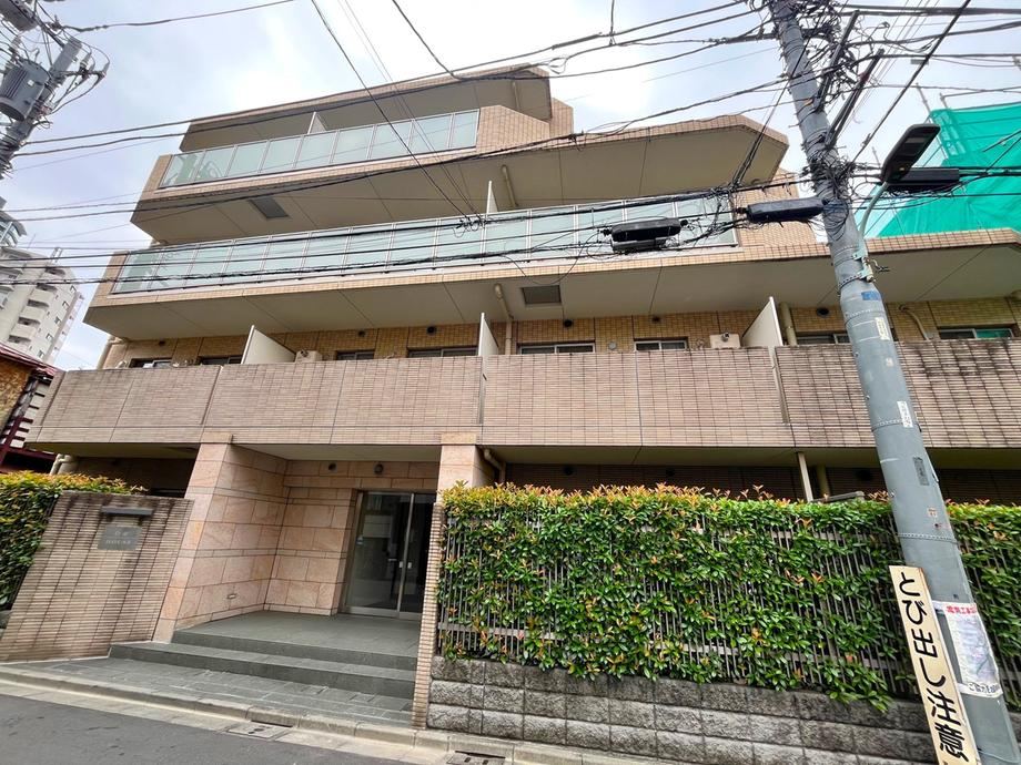 2LDK apartment in Minato Ward, Tokyo - Photo 1