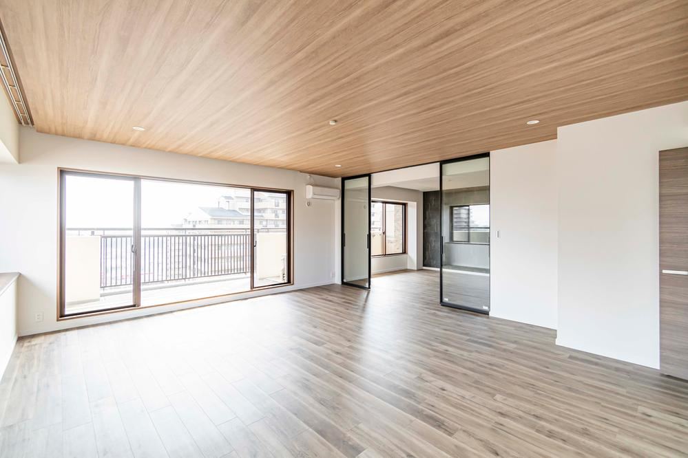 Renovated 4LDK Apartment in Yokohama - Photo 1
