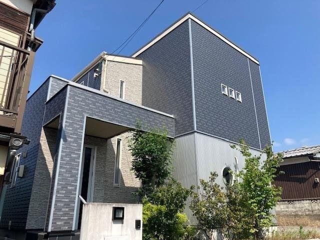 Modern 3LDK House with Solar Power in Nakama - Photo 1