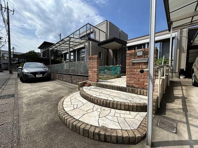 Charming 4LDK House in a Quiet Neighborhood - Photo 1