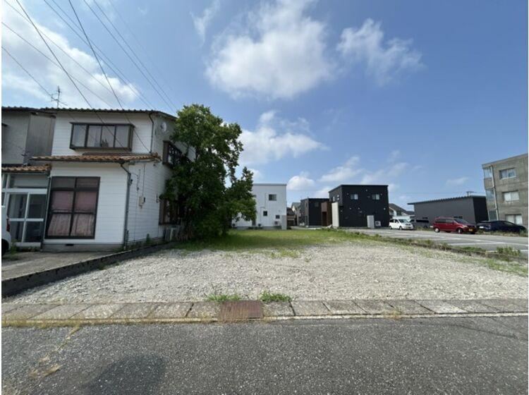 363 m² land in Kanazawa, Ishikawa - Photo 1