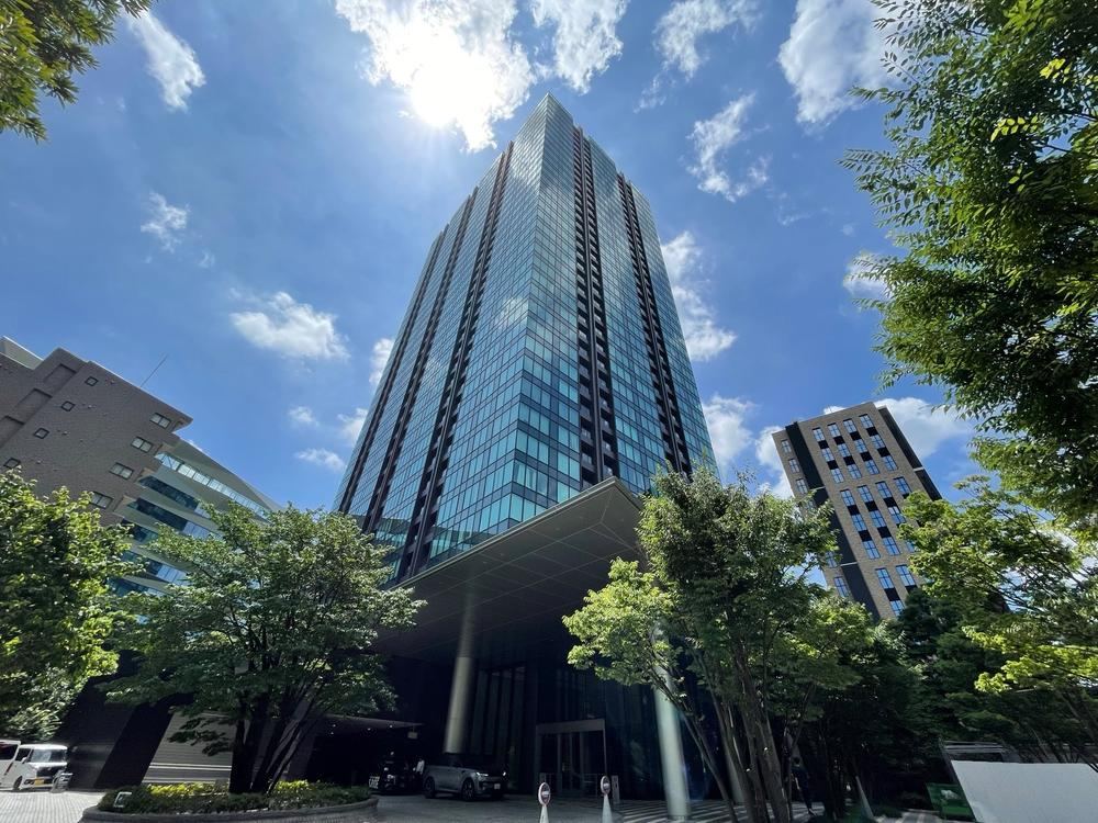 2LDK apartment in Minato Ward, Tokyo - Photo 1