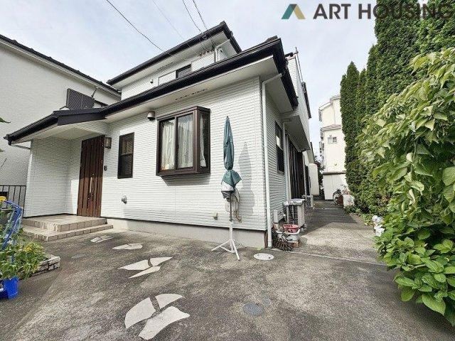 Spacious 4LDK House with Underfloor Heating in Kanagawa - Photo 1