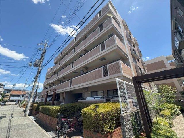 3LDK apartment in Amagasaki, Hyogo - Photo 1