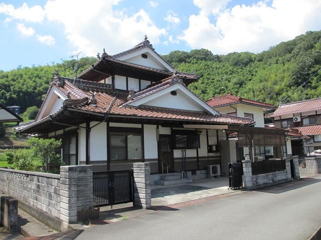 Pure Japanese Home with Wide Veranda in Quiet Neighborhood - Photo 1