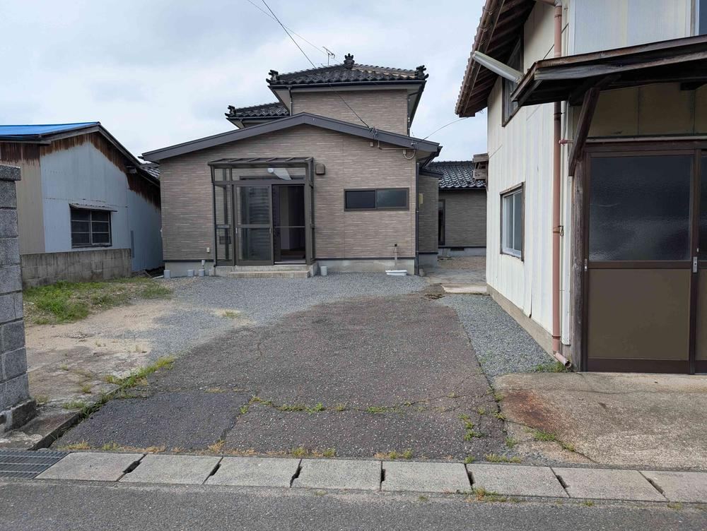 Spacious 7DK House in Shinbori, Sakata - Photo 1