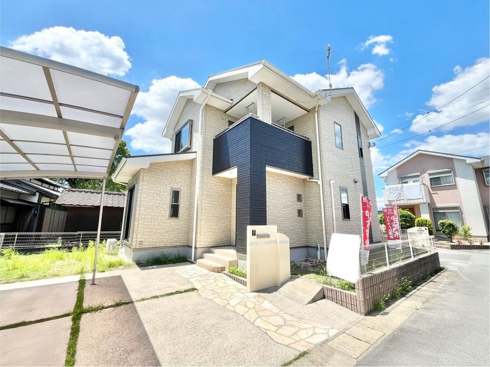 Modern 4LDK House with Solar Power - Photo 1