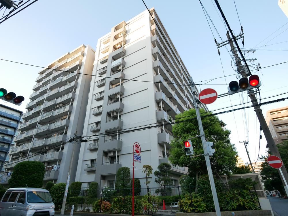 Renovated 3LDK Apartment with Great Access - Photo 1