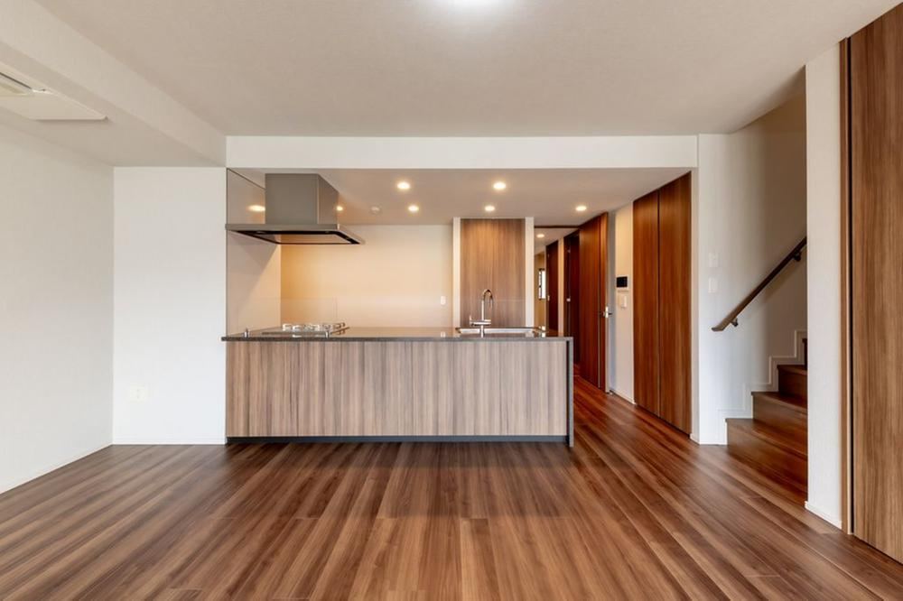 Premium 2LDK Apartment with Rooftop Terrace - Photo 1